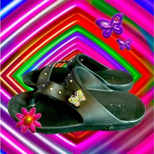Tenzi comfort sandals. 8 fits 8.5-9